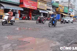 TP.HCM: Đường Võ Văn Ngân nham nhở sỏi đá, ổ gà sau khi tháo lô cốt