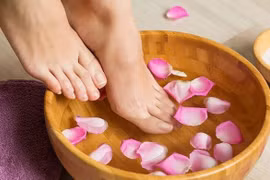 Lợi ích của việc ngâm chân bằng nước nóng đối với sức khoẻ