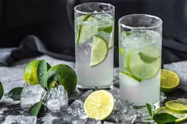 Nên uống nước chanh vào thời điểm nào trong ngày?