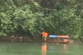 Tuyên Quang: Tìm thấy thi thể người mẹ trong vụ chìm đò