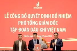 Petrovietnam công bố và trao quyết định Phó Tổng Giám đốc Tập đoàn cho ông Dương Mạnh Sơn