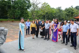 Đoàn công tác Hội Nhà báo Việt Nam tham quan thực tế tại khu di tích quốc gia đặc biệt Lam Kinh