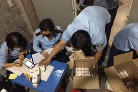 TP.HCM: Thu giữ một lượng lớn thuốc điều trị COVID-19 nghi nhập lậu