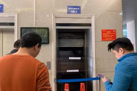 Làm gì khi thang máy đột ngột gặp sự cố?
