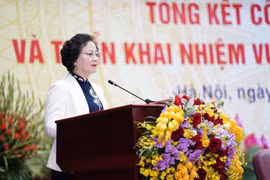Bộ Nội vụ nghiêm cấm biếu, tặng quà Tết cho lãnh đạo các cấp dưới mọi hình thức