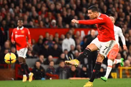 MU áp sát top 4 Ngoại hạng Anh mùa này