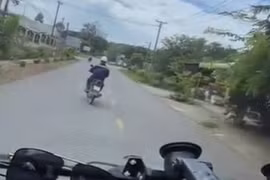 Xác minh người đàn ông cản trở xe cứu thương đi đón người bệnh