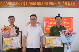 Thanh Hóa: Khen thưởng Đội CSĐT tội phạm về kinh tế và ma túy Công an huyện Quan Hoá