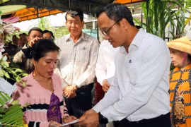 Uỷ ban ATGT Quốc gia thăm hỏi thân nhân 4 người tử vong trong vụ tai nạn ở Bình Dương
