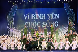 Cảnh sát nhân dân luôn dũng cảm chiến đấu, sẵn sàng hy sinh “thức cho dân ngủ, gác cho dân vui chơi”