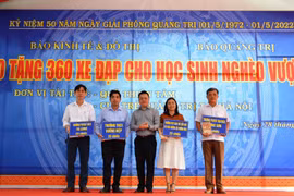 Trao tặng 360 xe đạp cho học sinh nghèo vượt khó tỉnh Quảng Trị