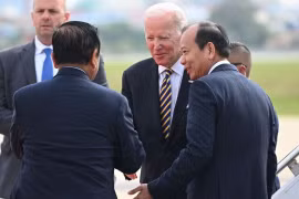 Tổng thống Biden đến Campuchia, chuẩn bị tham dự các hội nghị ở Đông Nam Á