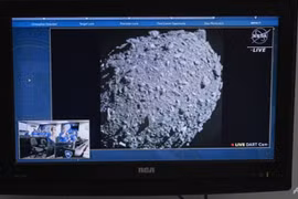 Tàu vũ trụ DART của NASA đã bắn trúng tiểu hành tinh