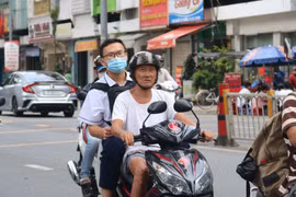Học sinh TP. HCM ngang nhiên ‘lách’ luật giao thông