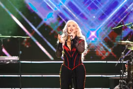 Màn trình diễn ấn tượng của Christina Aguilera tại Nhà hát lớn Hà Nội