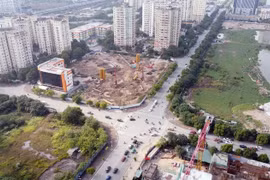 Nhiều khu đất "vàng" bị bỏ hoang giữa Thủ đô
