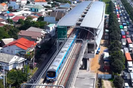 Ngắm đoàn tàu lần đầu tiên lăn bánh trên công trình metro số 1 Bến Thành - Suối Tiên