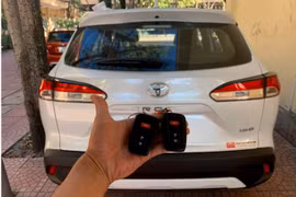 Hãng xe Toyota thay khóa điện tử thành chìa khóa cơ do thiếu chip