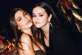 Selena Gomez lên tiếng về bức ảnh thân mật với Hailey Bieber