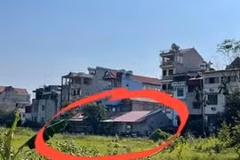 Công trình vi phạm chễm chệ trên kênh tiêu nước đến bao giờ mới được xử lý?