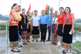 Báo Tiền Phong khánh thành "Cầu nối yêu thương - Cùng em tới trường" cho người dân Nghệ An