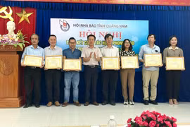 Hội Nhà báo tỉnh Quảng Nam khen thưởng các hội viên có thành tích xuất sắc