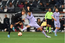 Barcelona chật vật hòa 1-1 Frankfurt ở tứ kết Europa League
