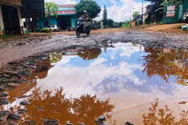 Gia Lai: Thi công theo kiểu “rùa bò”, hơn 18km đường hơn hai năm chưa xong
