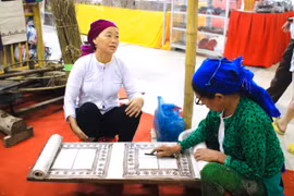 Độc đáo với nghề Dệt Thổ Cẩm của người dân tộc Mông ở Hà Giang