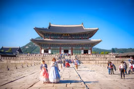 Tour nước ngoài dịp Tết bán chạy, doanh nghiệp du lịch tất bật phục vụ khách