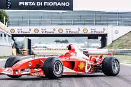 Xe đua Ferrari F2003 của tay lái huyền thoại Michael Schumacher được bán đấu giá