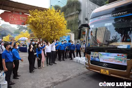 Ấm lòng hàng nghìn vé xe, máy bay “Mang Tết về nhà” cho người lao động, sinh viên