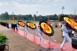 Lãnh đạo Đảng, Nhà nước vào Lăng viếng Chủ tịch Hồ Chí Minh