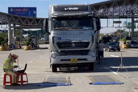 6 ngày, 129 trường hợp xe chở quá tải trọng bị xử lý