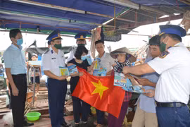 Cảnh sát biển chung tay tháo gỡ “thẻ vàng” EC