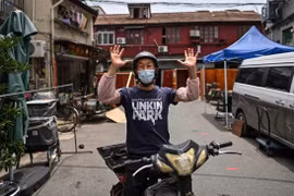 Bắc Kinh mở lại trường học, Thượng Hải tuyên bố chiến thắng COVID