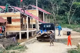 Hỗ trợ nhà ở, đất sản xuất cho hộ nghèo dân tộc thiểu số