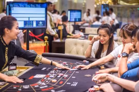 Đề xuất tiếp tục thí điểm cho người Việt Nam chơi casino