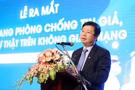 Ra mắt cẩm nang phòng chống tin giả, tin sai sự thật trên không gian mạng