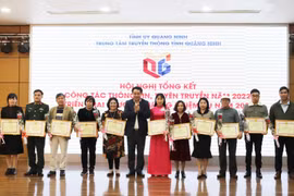 Trung tâm Truyền thông tỉnh Quảng Ninh khen thưởng cộng tác viên có thành tích xuất sắc năm 2022