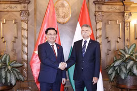 Chủ tịch Quốc hội Hungary chủ trì lễ đón và hội đàm với Chủ tịch Quốc hội Vương Đình Huệ