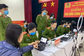 TP. HCM: Đình chỉ Đại úy công an "làm nhanh CCCD"