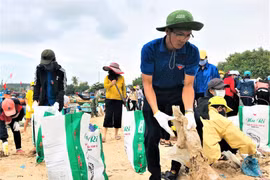 Triển khai Chương trình dọn sạch rác thải tại bãi biển của các tỉnh