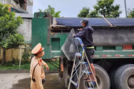 Hà Nội: Phát hiện xe cơi nới thành thùng thủy lực để chở quá tải