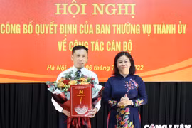 Hà Nội trao các quyết định về công tác cán bộ tại Báo Hànộimới và Báo Kinh tế & Đô thị