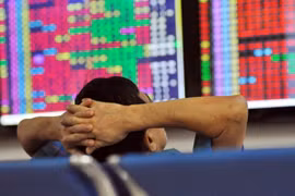 Cổ phiếu ngân hàng và chứng khoán giao dịch tiêu cực, Vn-Index trượt dốc không phanh