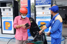 Xem xét giảm thuế bảo vệ môi trường đối với xăng dầu xuống mức sàn