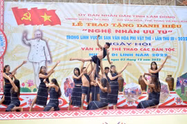 Ngày hội Văn hóa các dân tộc huyện Di Linh và trao tặng danh hiệu “Nghệ nhân ưu tú”