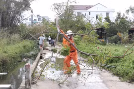 90% người dân miền Trung đã được cấp lại điện sau ảnh hưởng của bão Noru