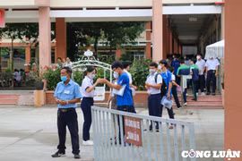 Thi tốt nghiệp THPT Quốc gia 2022: Thí sinh lo lắng, hồi hộp với bài thi ba môn tổ hợp